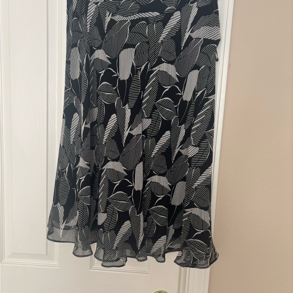 NWOT Jones New York Black and White Leaf-Print A-Line Skirt